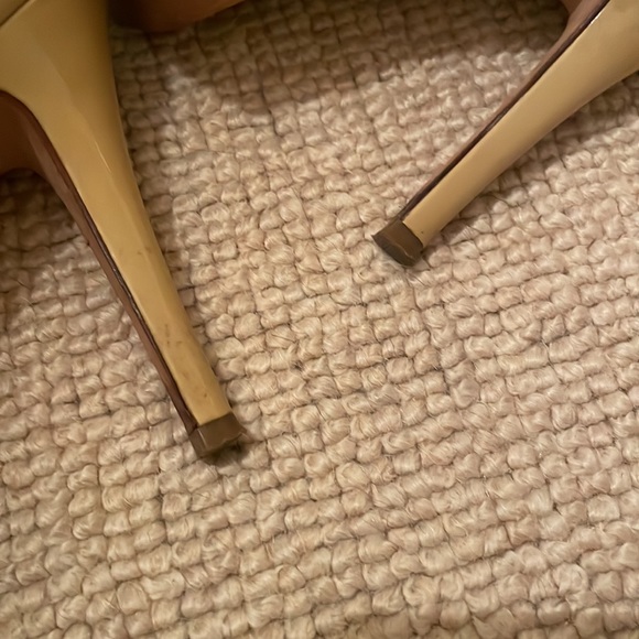 Cole Haan and Nike Air women’s size 5 1/2 patent leather open toe platform pumps - Picture 5 of 6